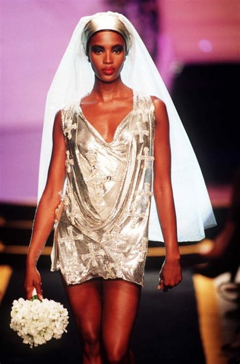 hochzeitskleid versace naomi campbell|atelier versace fashion.